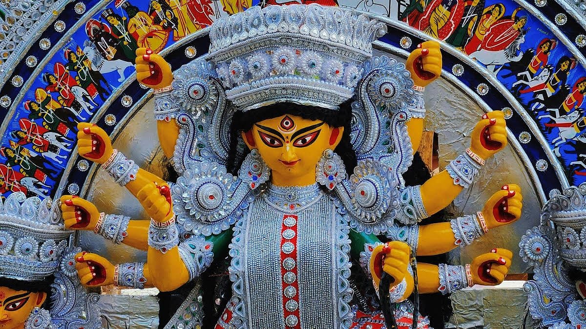 দুর্গাপূজার বদলে শারদোৎসব লেখা যাবে না, নির্দেশ শুভেন্দুর