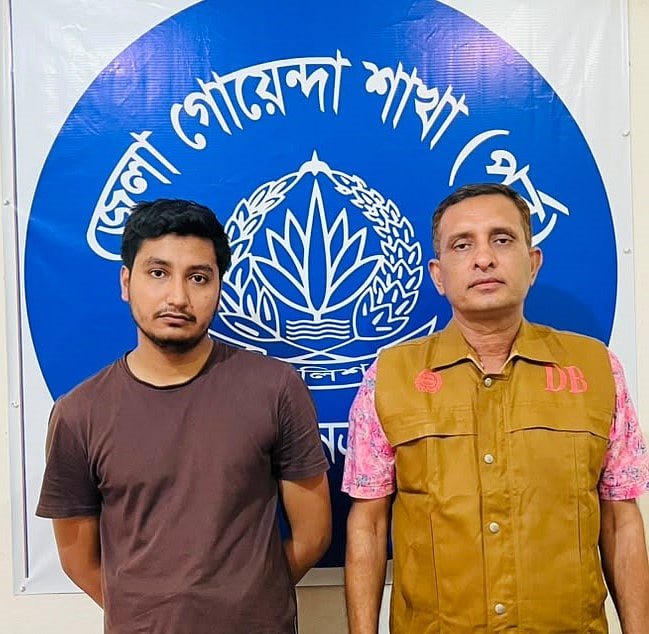 একই ব্যক্তির ছবিতে ৯৩ জাল এনআইডি, প্রিন্ট করার সময় তরুণ আটক