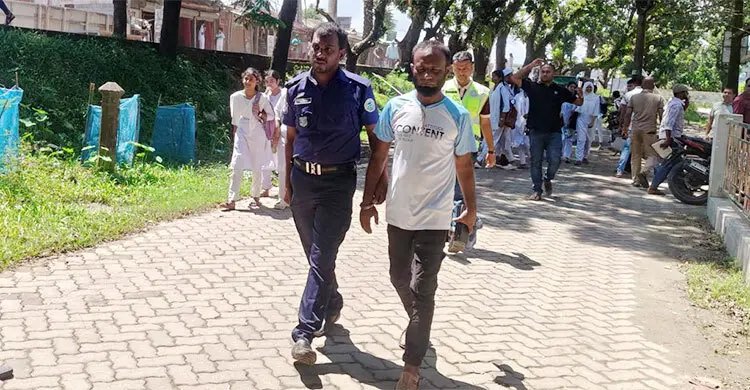 এসিল্যান্ডের সই জাল করে নামজারি, দলিল লেখকের সহকারী আটক
