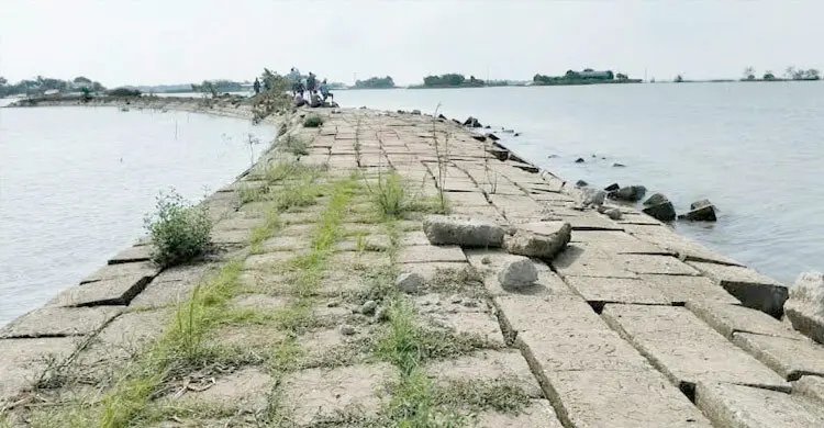 ফেরত এলো হাওরের ফসলরক্ষা বাঁধের লুট হওয়া সব ব্লক