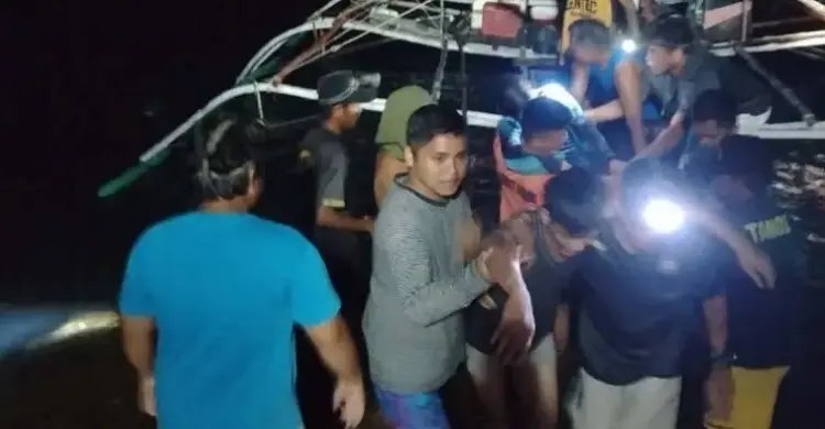 ফিলিপাইনে ফেরিতে আগুন, বহু হতাহতের শঙ্কা