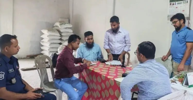 গাইবান্ধায় নিয়ম ভেঙে সার বিক্রির দায়ে দুই ডিলারকে জরিমানা