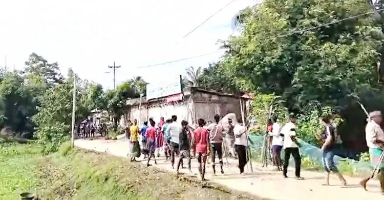 গোসলরত নারীদের ছবি তোলাকে কেন্দ্র করে দু’পক্ষের সংঘর্ষ, আহত ৫০