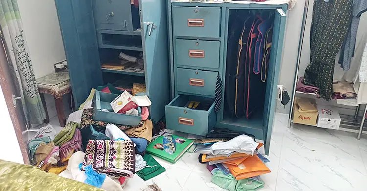 গ্রিল কেটে ঘরে ঢুকল ডকাত দল, বৃদ্ধ দম্পতিকে জিম্মি করে লুটপাট