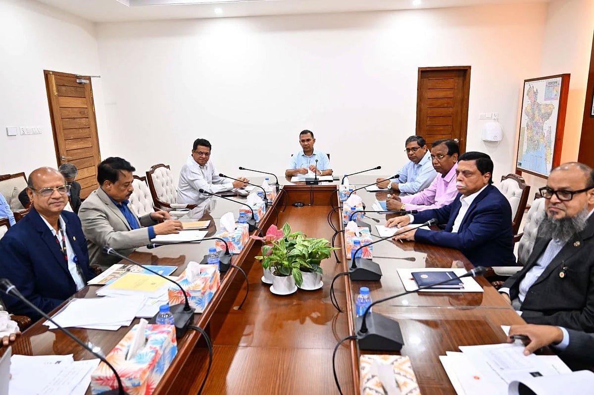 গুলশান ও ধানমন্ডিসহ রাজধানীর একাধিক লেকের দূষণ রোধে সমন্বিত উদ্যোগের নির্দেশ প্রধানমন্ত্রীর