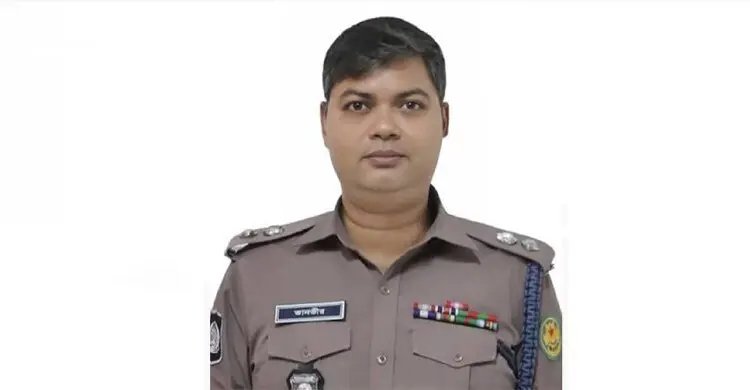 গুলশানে আওয়ামী লীগের মিছিল, ওসির পর সরানো হলো ডিসিকেও