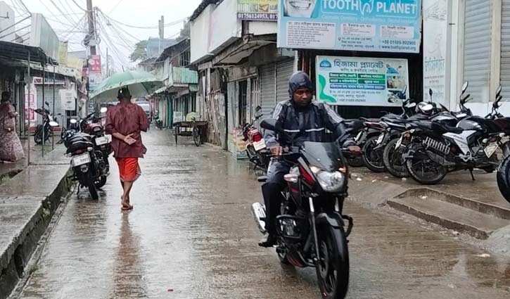 গভীর নিম্নচাপের প্রভাবে উপকূলে বৃষ্টি, ৩ নম্বর সতর্কতা বহাল
