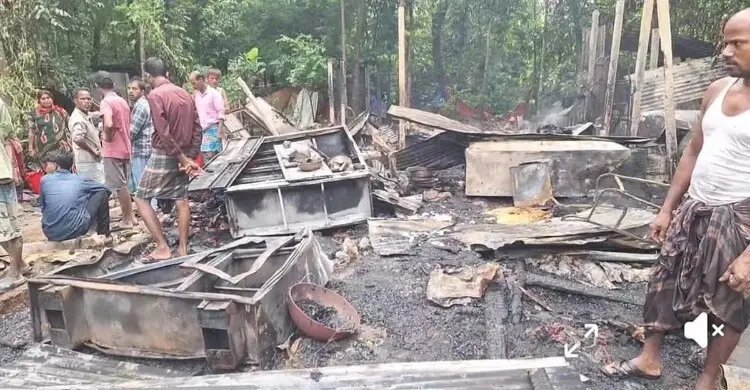 হাটহাজারীতে এক ঘণ্টার আগুনে পুড়ল ৬ ঘর, ক্ষতি প্রায় ২৫ লাখ টাকা