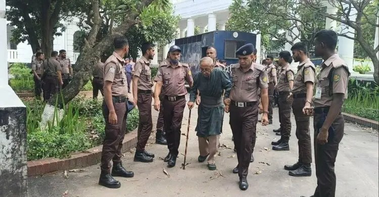 হুইলচেয়ার ব্যবহারের অনুমতি পেলেন শাহরিয়ার কবির