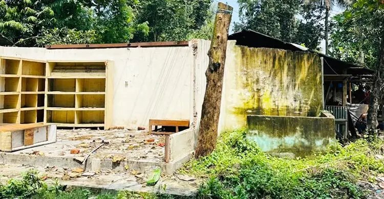 ‘হয় ১৩ লাখ টাকা চাঁদা দে, না হয় এলাকা ছাড়’