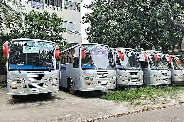 জগন্নাথ বিশ্ববিদ্যালয়ের বাসে সিট দখল, র‍্যাগিং ও ধূমপান নিষিদ্ধ