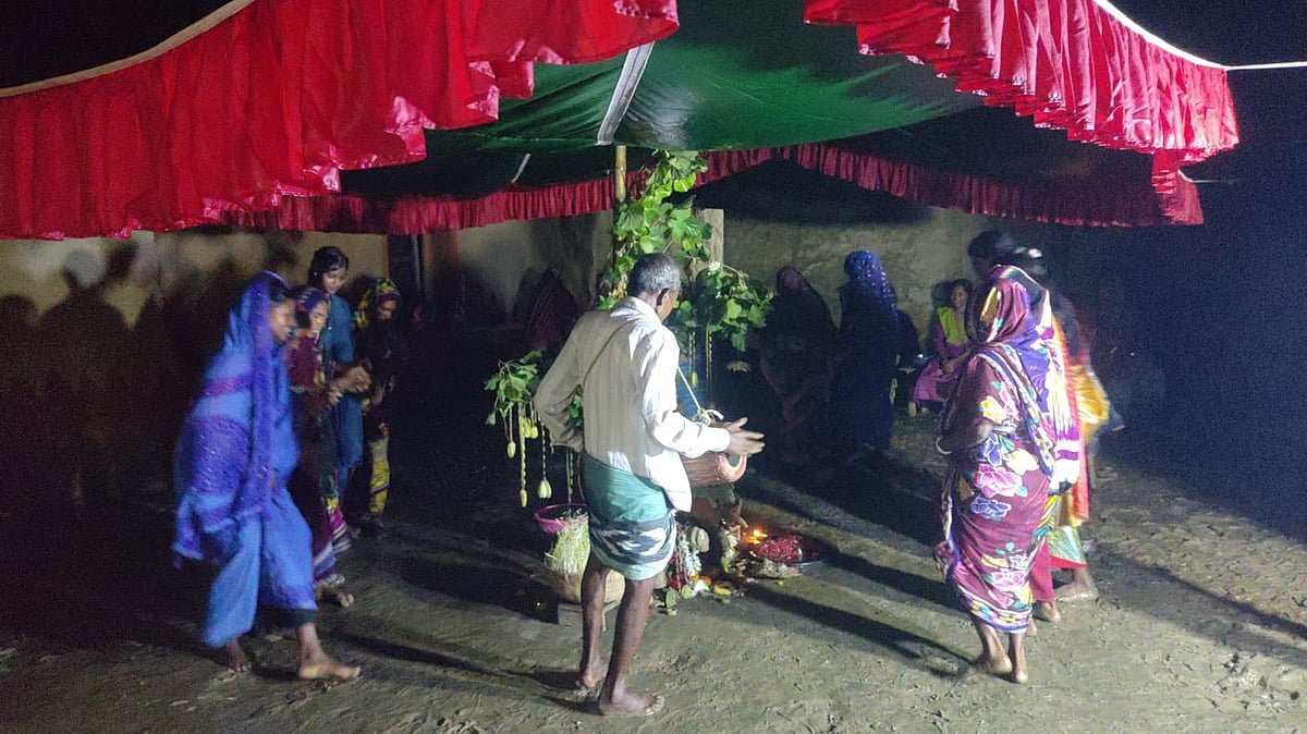 ঝুম বৃষ্টিতে ভুঁইয়াদের করমা উৎসব