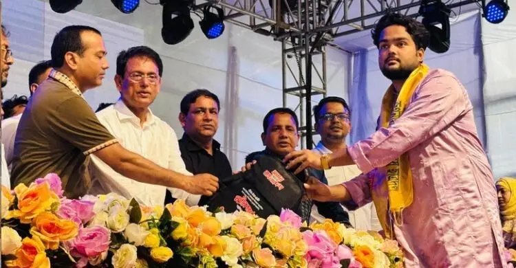 জমকালো আয়োজনে নবীনদের বরণ করে নিলো জবি ছাত্রদল
