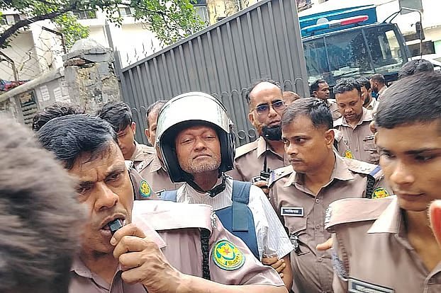 জুলাই হত্যা মামলায় সাবেক উপাচার্য কলিমউল্লাহকে গ্রেপ্তার দেখানোর আদেশ