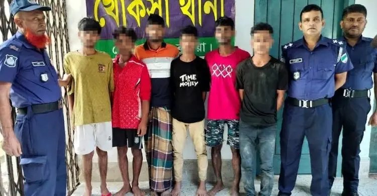 কচুরিপানার নিচে লুকিয়েও শেষ রক্ষা হলো না ৭ ডাকাতের