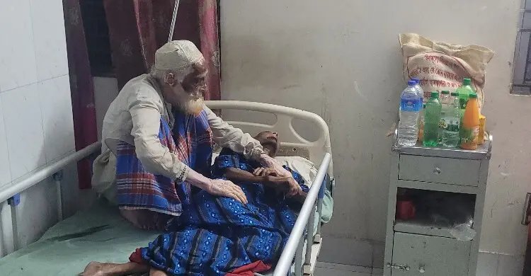 ‘খোদা আমাদের খাবার দাও’-ভিডিও ভাইরাল, বৃদ্ধ দম্পতির পাশে প্রশাসন