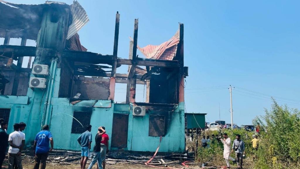 কক্সবাজারে রিসোর্টে আগুনে নিহতদের মধ্যে তিনজনের পরিবারের সন্ধান পাওয়া যায়নি: পুলিশ