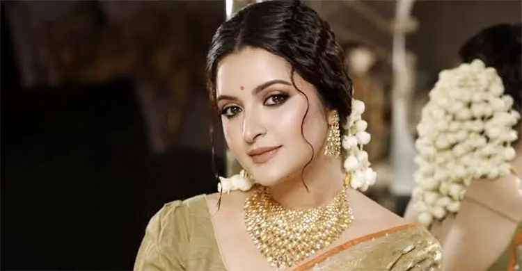 ‘কোনো সাধারণ মেয়ে হলে সুইসাইড করত’, বিকৃত সেই ভিডিও নিয়ে পরীমনি