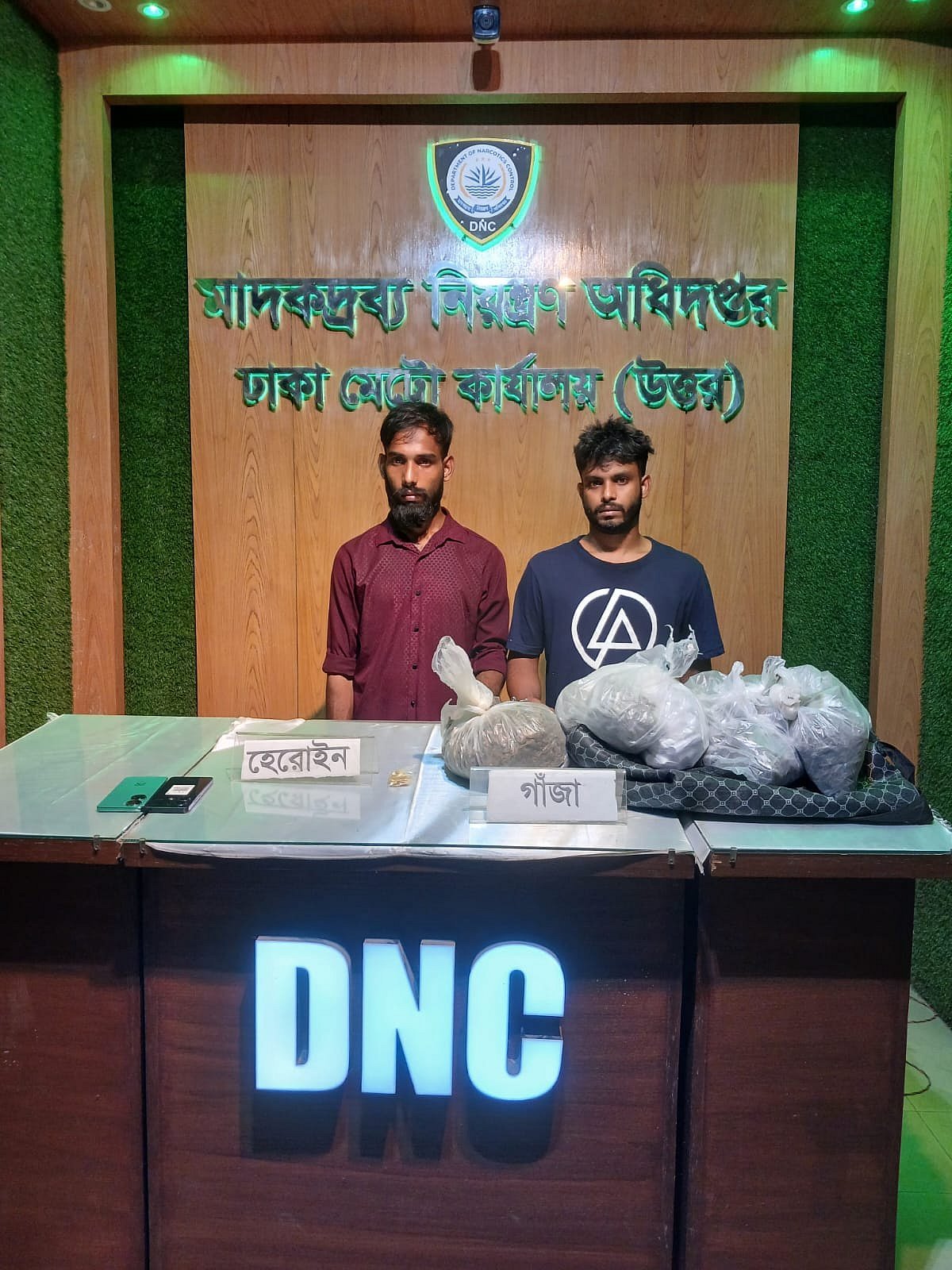 কড়াইলে বস্তিতে অভিযান, হেরোইন-গাঁজা উদ্ধার