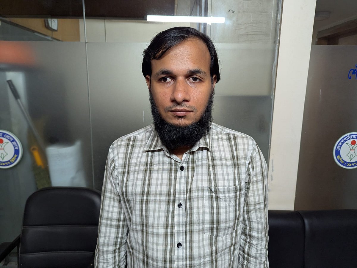 করুণা নয়, মেধা ও যোগ্যতার ভিত্তিতে একটি চাকরি চান দৃষ্টিপ্রতিবন্ধী মিজান