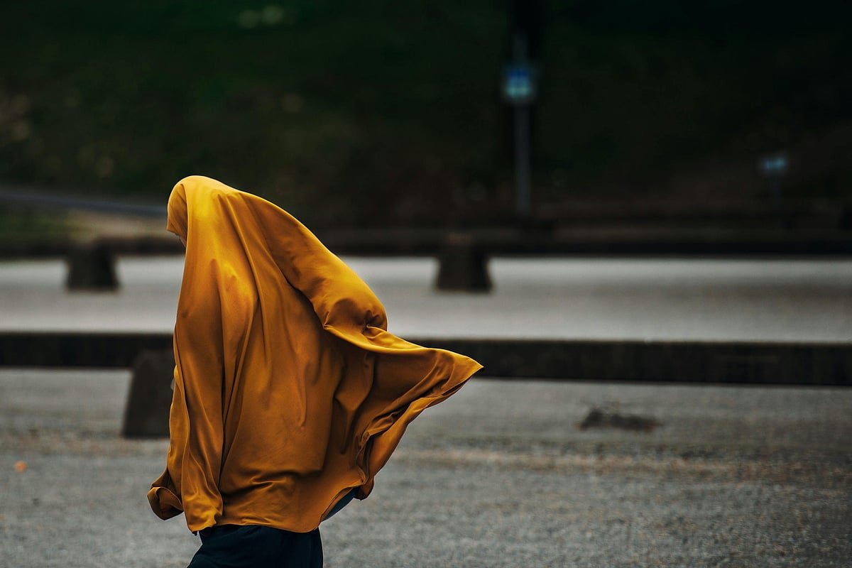 মা যদি আর্থিক প্রতারণা করেন সন্তানের করণীয় কী