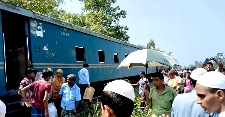 মেরামত চলছিল রেললাইনে, জানতেনই না চালক-স্টেশন মাস্টার