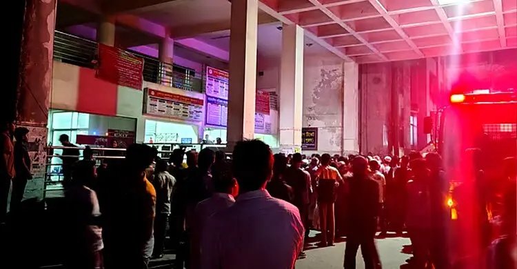 ময়মনসিংহ মেডিকেলে আগুন, পদদলিত হয়ে শিশুসহ নিহত ৬