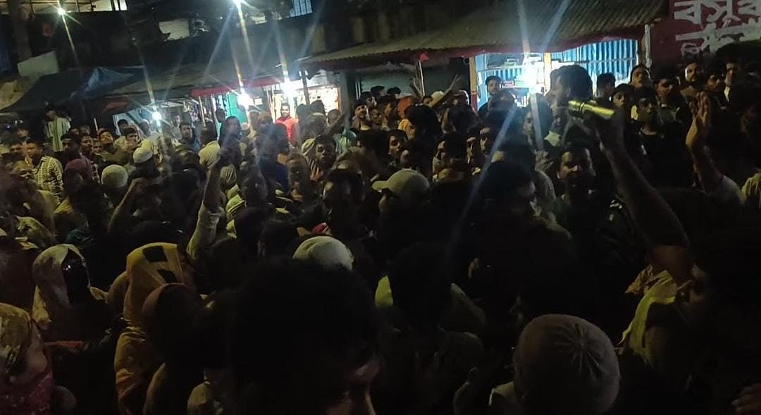 নারায়ণগঞ্জে সাবেক কাউন্সিলরকে গ্রেপ্তার করতে গিয়ে বাধার মুখে পুলিশ, ফিরে গেল আসামি ছাড়াই