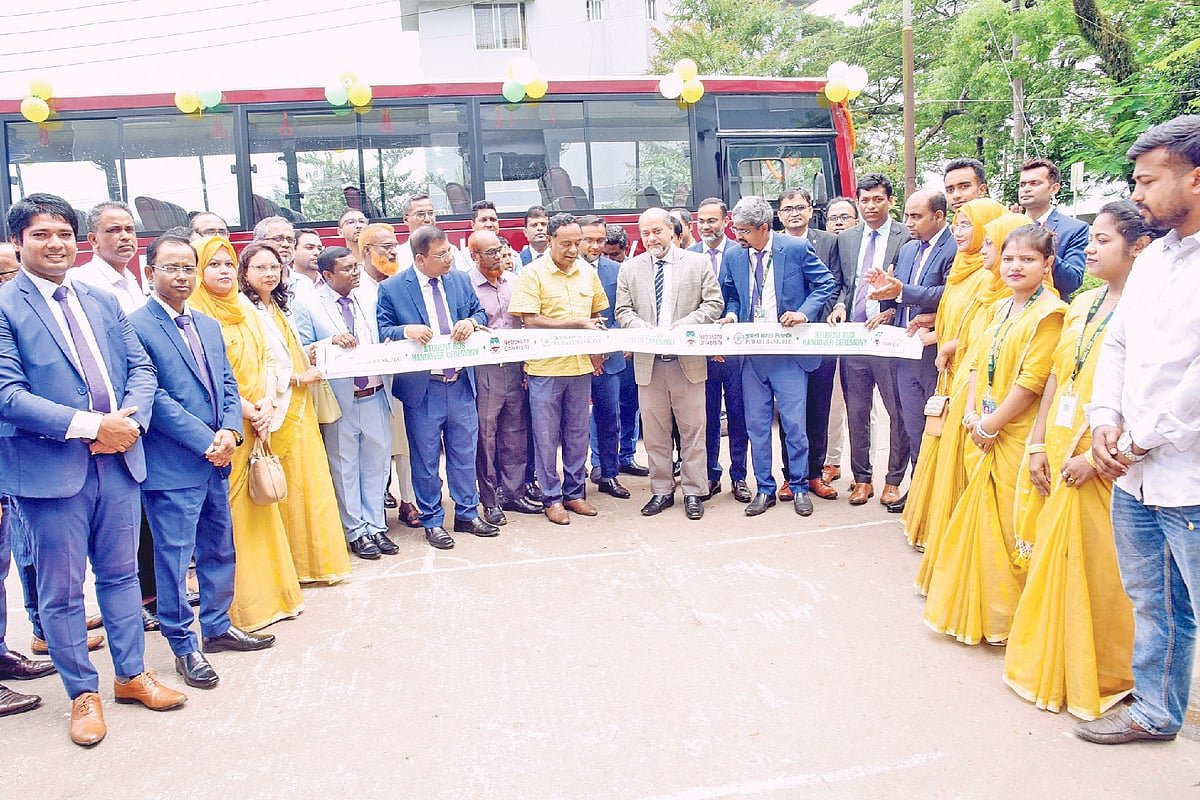 নেত্রকোনা বিশ্ববিদ্যালয়কে বাস দিল পূবালী ব্যাংক