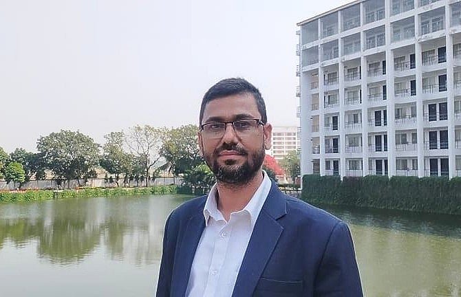 নজরদারি বন্ধ করে বিশ্বাসের পরিবেশ তৈরি করুন