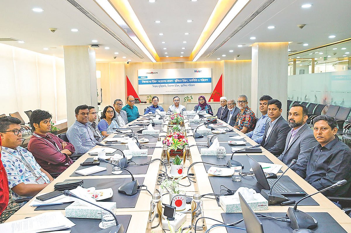 নকল ও নিম্নমানের লুব্রিকেন্ট অয়েল: ঝুঁকিতে ইঞ্জিন, অর্থনীতি ও পরিবেশ