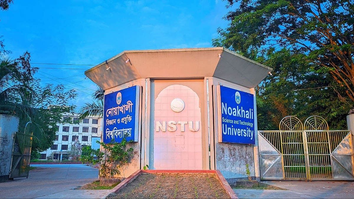 অনুষ্ঠানে জাতীয় সংগীতের সময় স্ক্রিনে শেখ হাসিনার ছবি, দুই শিক্ষককে শোকজ