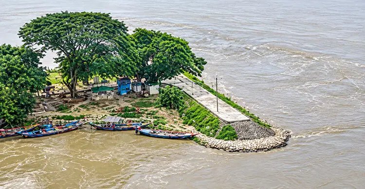 পদ্মার পানি বিপৎসীমার ৭৭ সেন্টিমিটার নিচে, টি-বাঁধে চলাচলে নিষেধাজ্ঞা