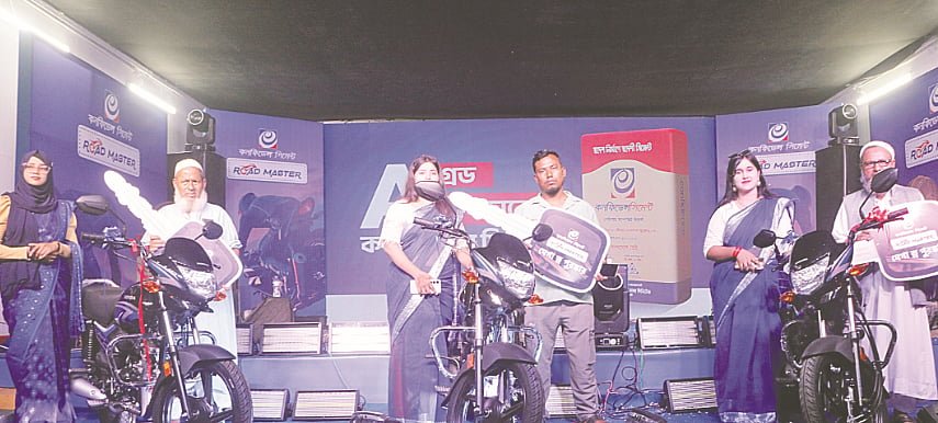 রংপুরে ৩ খুচরা বিক্রেতা পেলেন মোটরসাইকেল