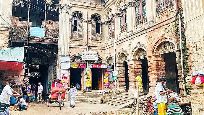 রূপলাল হাউস: রাজকীয় অতীতের এমন পরিণতি কেন
