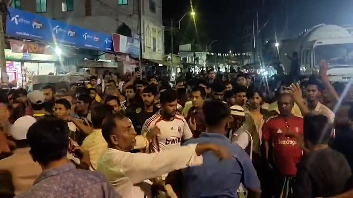 সাবেক কাউন্সিলরকে গ্রেপ্তারে বাধা, ফেরত গেল পুলিশ