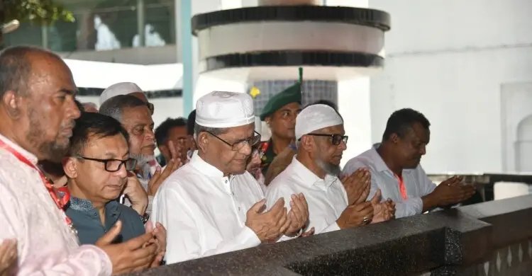 শাহজালাল মাজার জিয়ারত করলেন রাষ্ট্রপতি