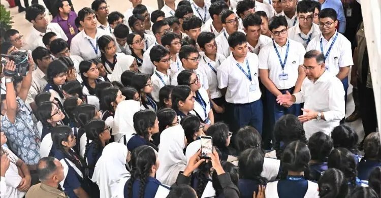 সবুজ বাংলাদেশ গড়তে শিক্ষার্থীদের সহযোগিতা চাইলেন প্রধানমন্ত্রী