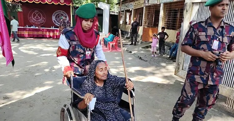 সীমান্তের অসহায় মানুষকে বিনামূল্যে চিকিৎসাসেবা দিল বিজিবি
