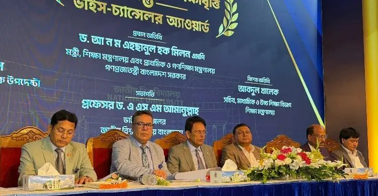 শিক্ষা মন্ত্রণালয়ের ঘাড়ে বন্ধুক রেখে গুলি করা চলবে না: শিক্ষামন্ত্রী