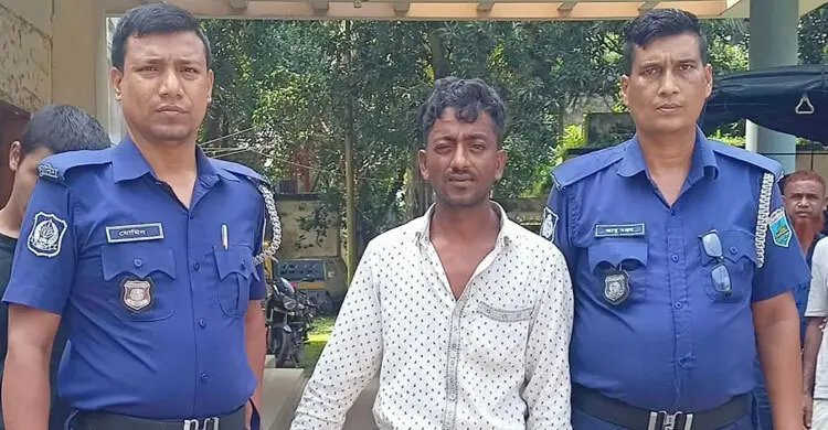 সিরাজগঞ্জে মাদকাসক্ত ছেলেকে পুলিশে দিলেন বাবা