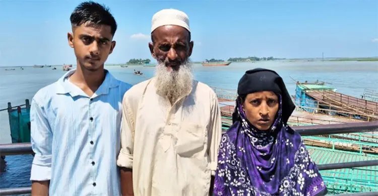 সৌদি যাওয়া হলো না, মায়ের মরদেহ নিয়ে বাড়ি ফিরলেন নিরব
