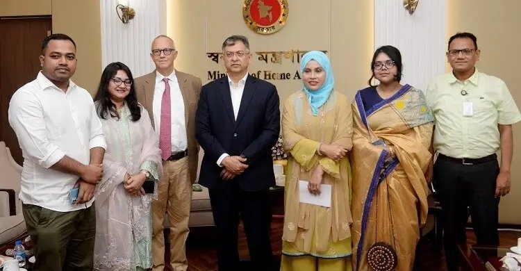 সরকার বাক-স্বাধীনতায় বিশ্বাসী, তবে সমালোচনা আর চরিত্রহনন এক নয়