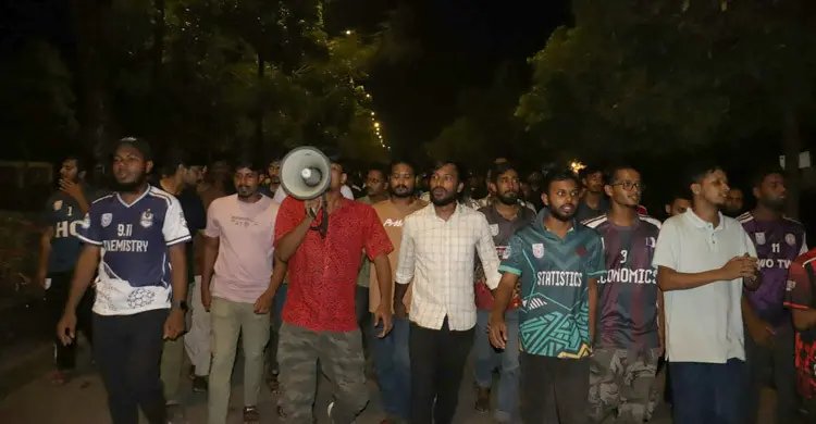 সরকারি চাকরির ভাইভার নম্বর বৃদ্ধি, প্রতিবাদে খুবিতে বিক্ষোভ
