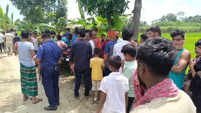 সড়কের পাশে কার্টন থেকে বের হচ্ছিল দুর্গন্ধ, পুলিশ গিয়ে পেল ছয় টুকরা লাশ