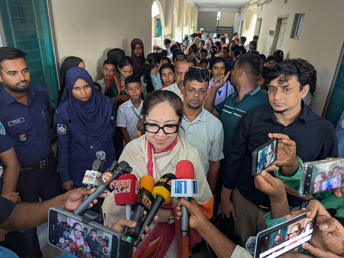 স্থানীয় বিএনপির বিরোধিতার মধ্যেই নিজ নির্বাচনী এলাকায় অনুষ্ঠান করলেন রুমিন ফারহানা