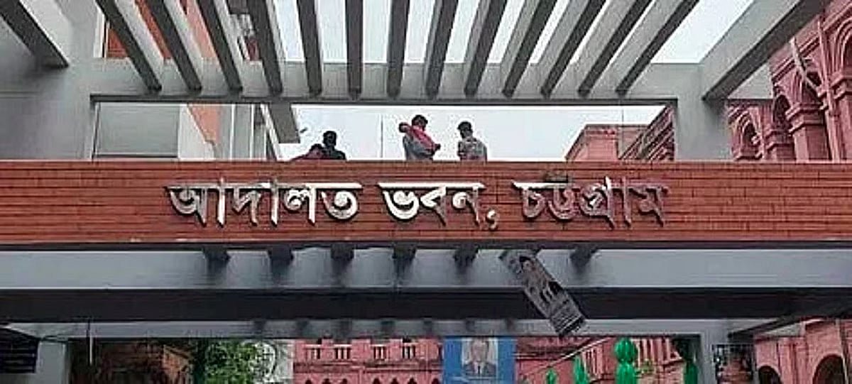 শুনানিতে অসংলগ্ন কথা, আইনজীবীর
‘ডোপ টেস্টের’ নির্দেশ আদালতের