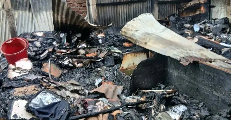 টাঙ্গাইলে আগুনে পুড়লো ৩ দোকান