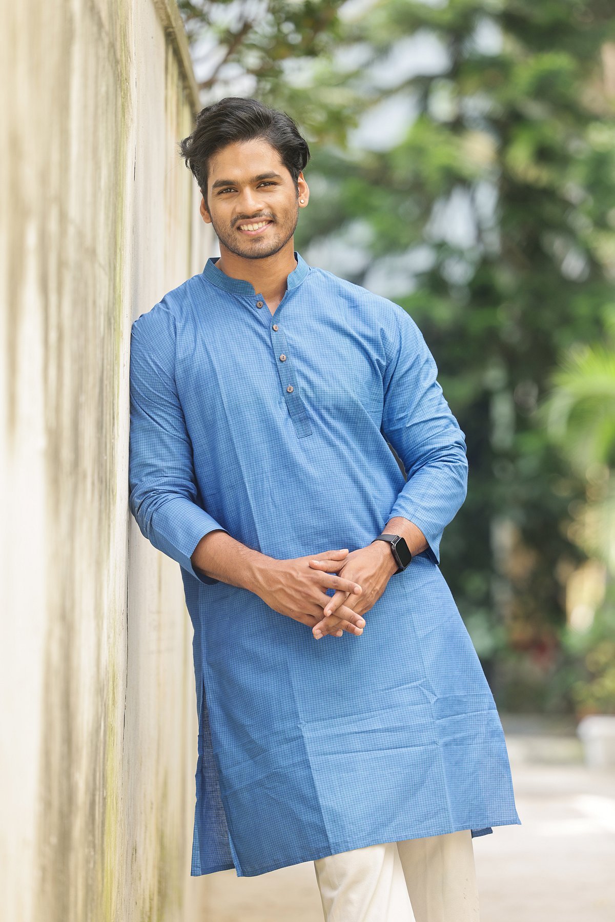 টাঙ্গাইলে শুধু শাড়িই নয়, নীরবে গড়ে উঠেছে ছেলেদের পোশাকের বাজার