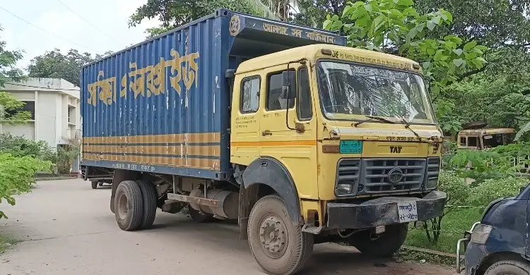 টঙ্গীতে কাভার্ডভ্যান চাপায় শিক্ষার্থীর মৃত্যু